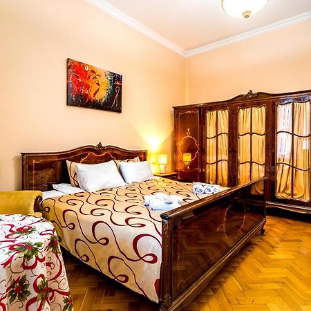 V Park Hotel Тбилиси Экстерьер фото