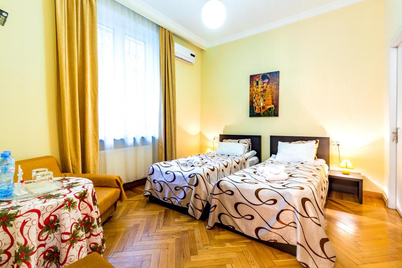 V Park Hotel Тбилиси Экстерьер фото