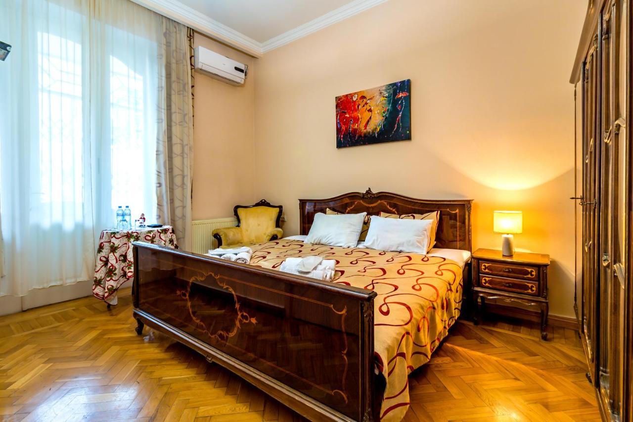 V Park Hotel Тбилиси Экстерьер фото