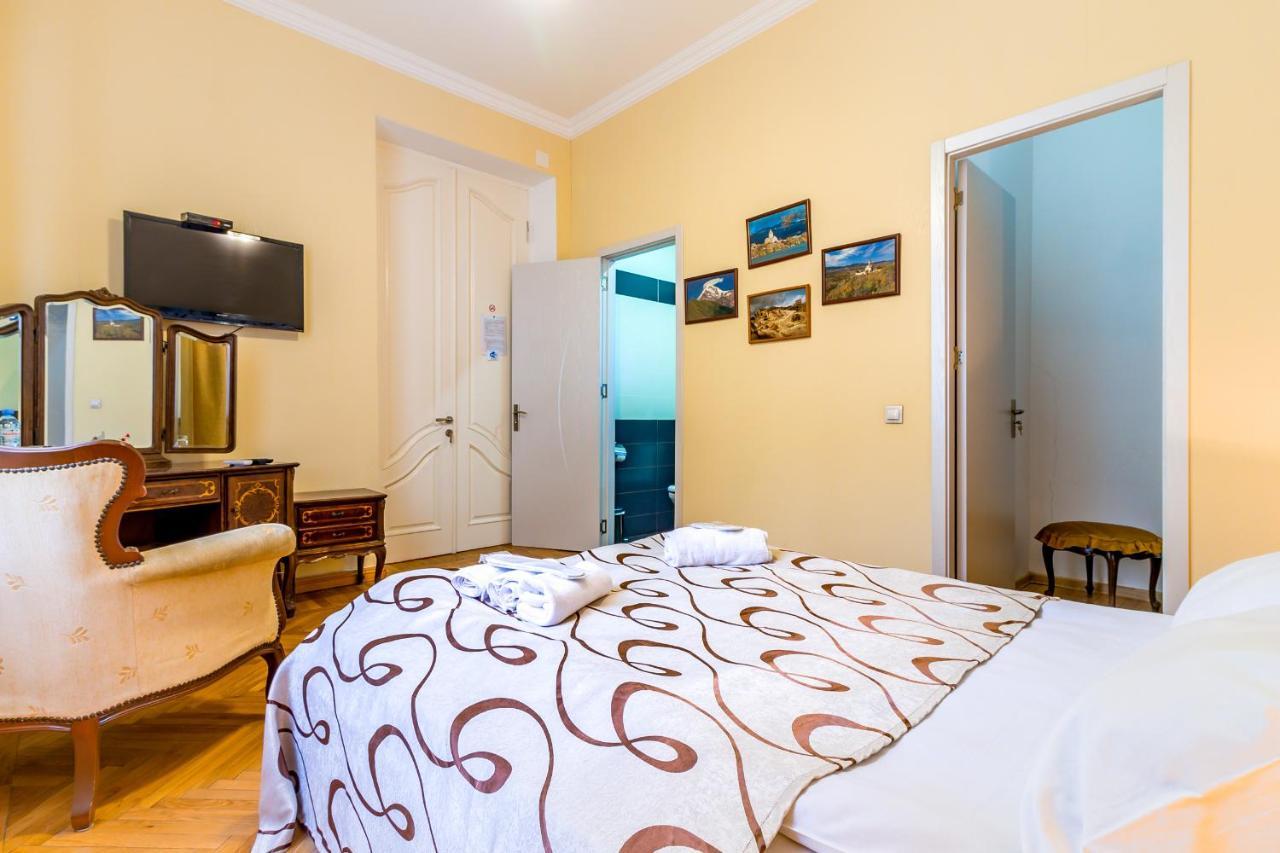 V Park Hotel Тбилиси Экстерьер фото