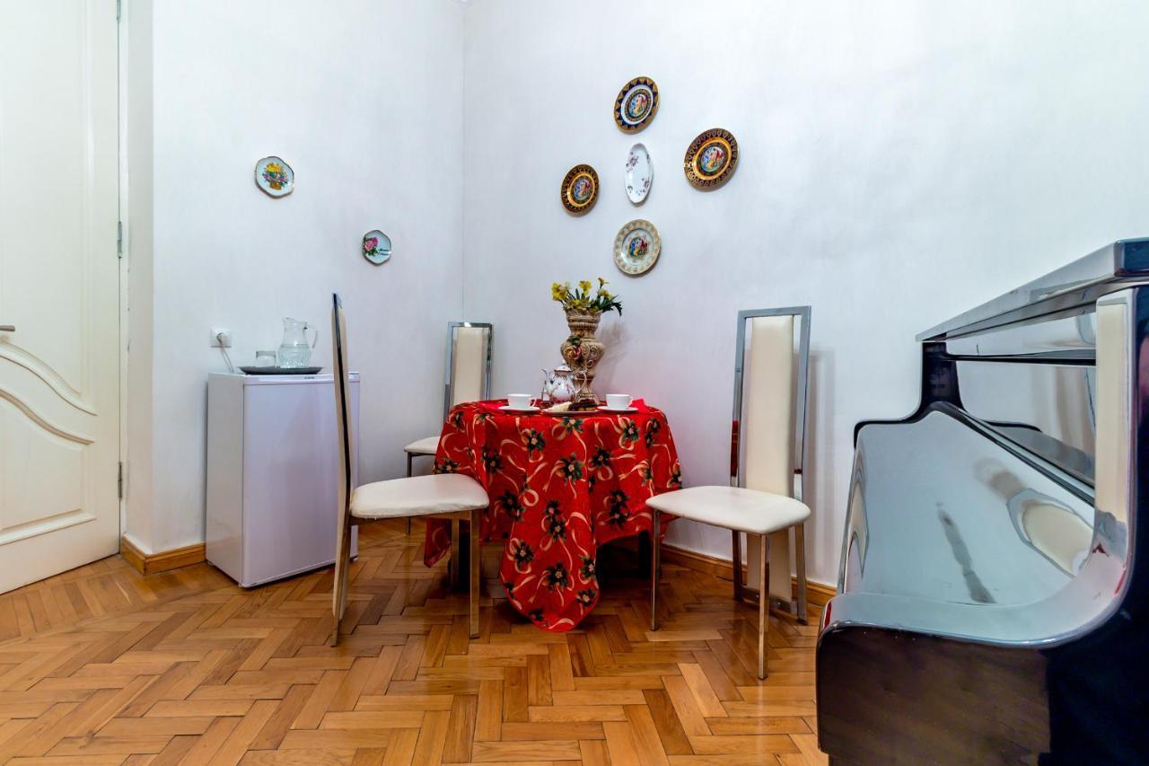 V Park Hotel Тбилиси Экстерьер фото