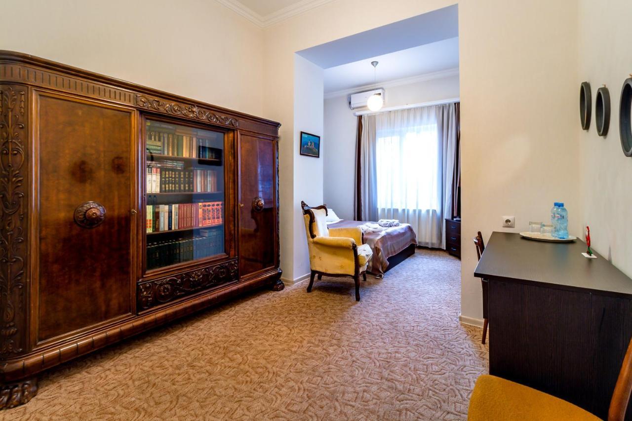 V Park Hotel Тбилиси Экстерьер фото
